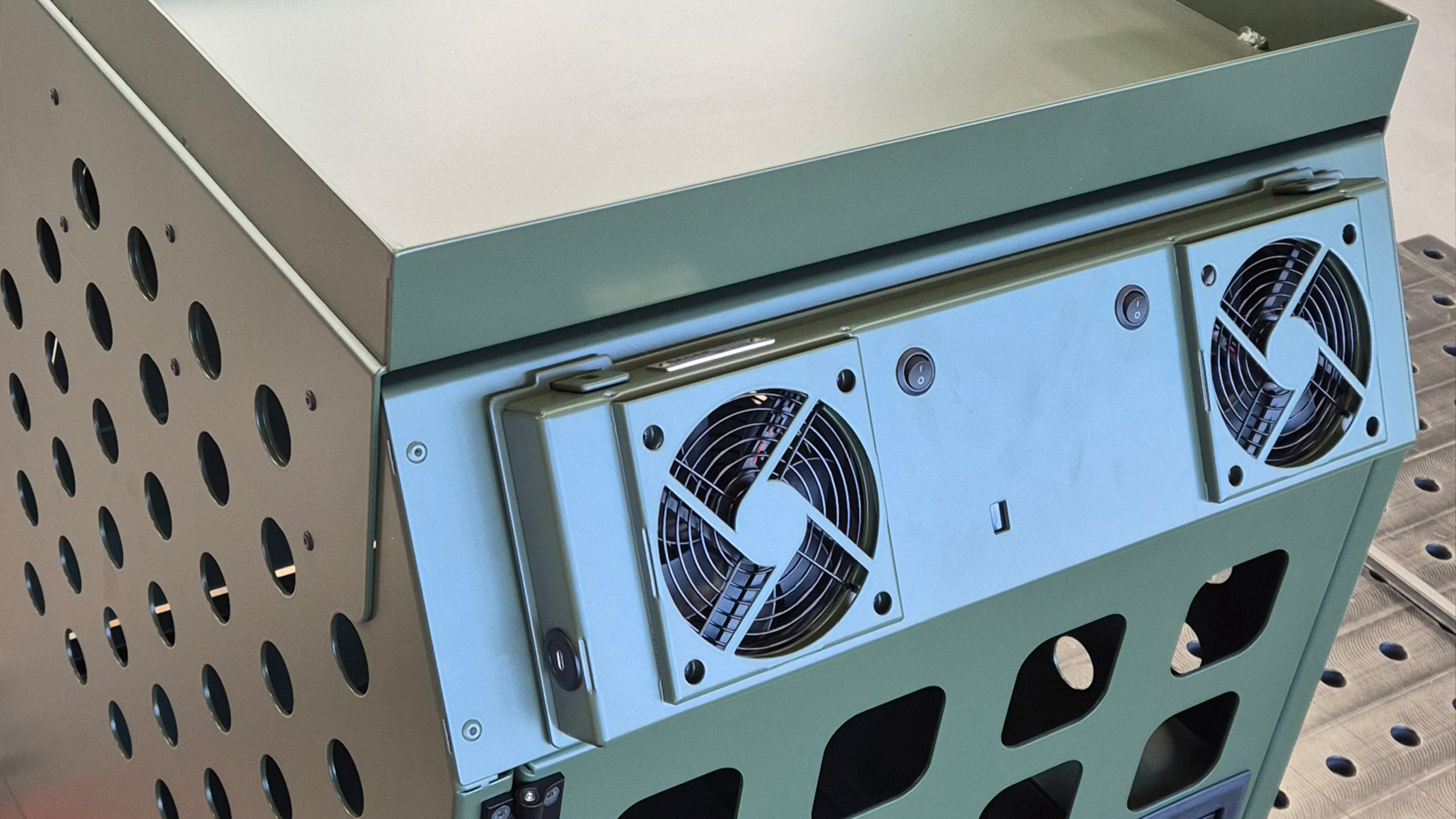 Hundebox aus Aluminium